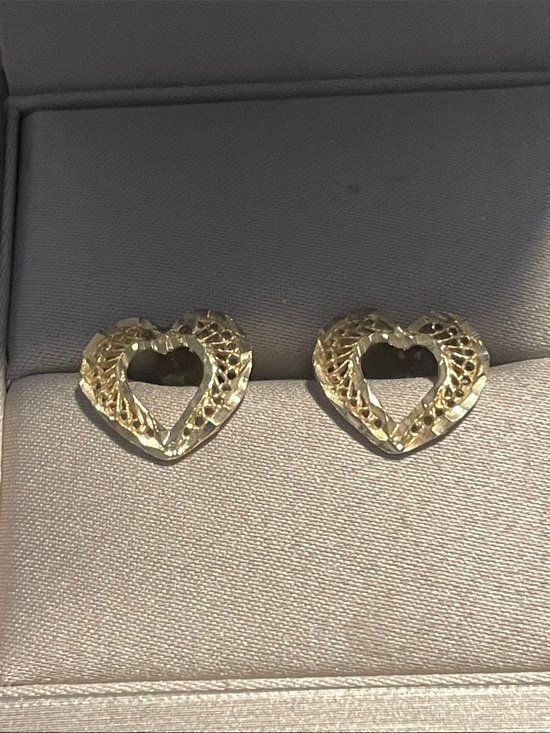 Jewelry - Solid 10 K gold heart earrings